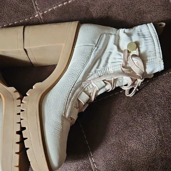 Dolce Vita Celida Women’s Chunky Lug Heel Ankle Combat Boots - Cream/Tan 10 - Picture 3 of 15